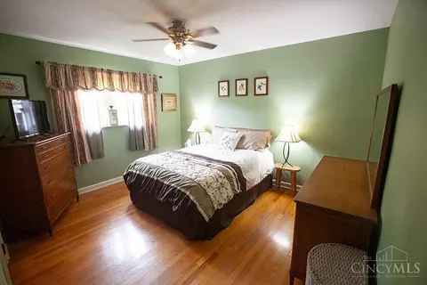 Bedroom - 2795 Westbrook Dr, Cincinnati, OH 45211 photo 2 of 4
