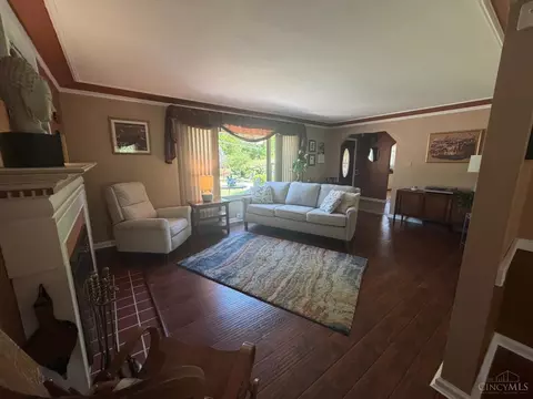 Living - 2795 Westbrook Dr, Cincinnati, OH 45211 photo 3 of 5