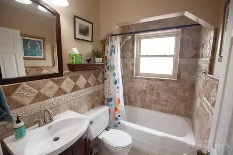 Bath - 2795 Westbrook Dr, Cincinnati, OH 45211 photo 1 of 2