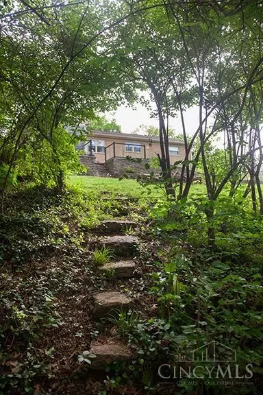 Exterior - 2795 Westbrook Dr, Cincinnati, OH 45211 photo 3 of 10