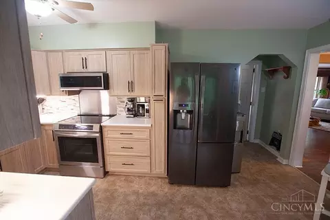 Kitchen - 2795 Westbrook Dr, Cincinnati, OH 45211 photo 3 of 5