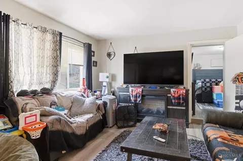 Living - 781 Clanora Dr, Cincinnati, OH 45205 photo 1 of 3
