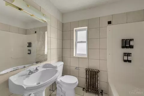 Bath - 629 Maple Rd, Reading, OH 45215 photo 1 of 5