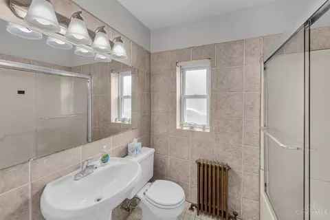 Bath - 629 Maple Rd, Reading, OH 45215 photo 4 of 5