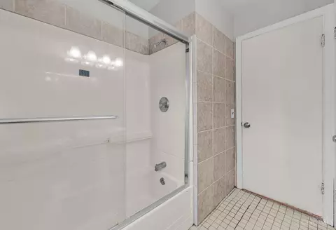 Bath - 629 Maple Rd, Reading, OH 45215 photo 3 of 5