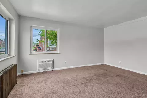 Living - 629 Maple Rd, Reading, OH 45215 photo 2 of 5