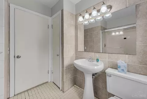 Bath - 629 Maple Rd, Reading, OH 45215 photo 5 of 5