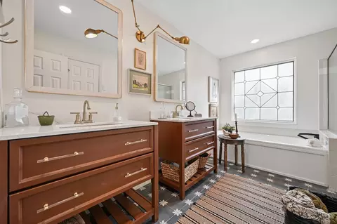 Bath - 4779 Pewter Rd, Cincinnati, OH 45244 photo 1 of 5