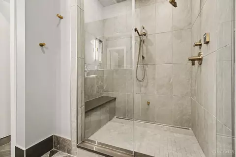 Bath - 436 Boal St, Cincinnati, OH 45202 photo 2 of 4