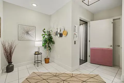 Entry Way - 436 Boal St, Cincinnati, OH 45202 photo 1 of 4
