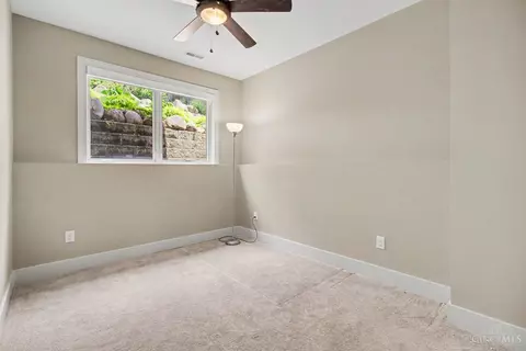 Bedroom - 436 Boal St, Cincinnati, OH 45202 photo 3 of 3