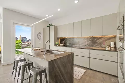 Kitchen - 436 Boal St, Cincinnati, OH 45202 photo 3 of 3
