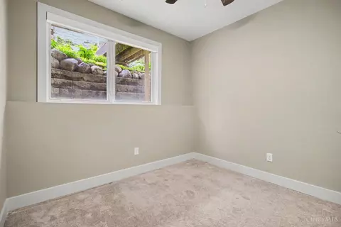 Bedroom - 436 Boal St, Cincinnati, OH 45202 photo 2 of 3