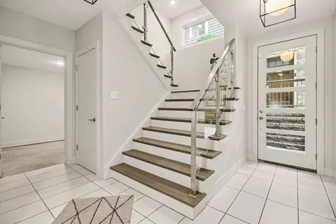 Entry Way - 436 Boal St, Cincinnati, OH 45202 photo 2 of 4