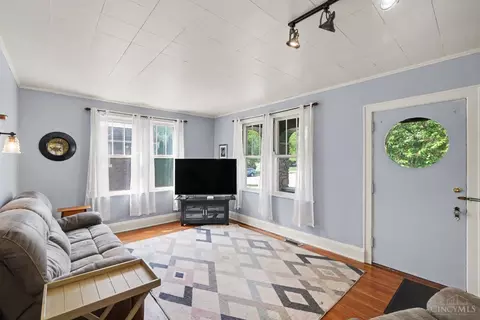 Living - 3231 Darwin Ave, Cincinnati, OH 45211 photo 1 of 2