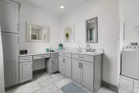 Bath - 3231 Darwin Ave, Cincinnati, OH 45211 photo 1 of 3