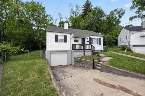 1923 Ashbrook Dr, Cincinnati, OH 45238