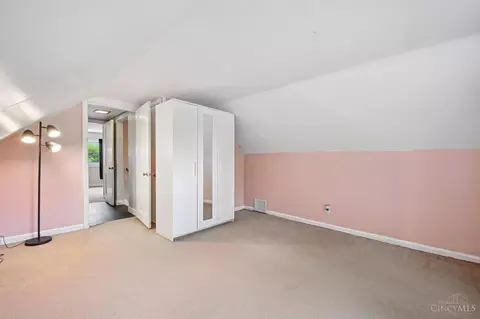 Bedroom - 5032 Willnet Dr, Cincinnati, OH 45238 photo 9 of 11