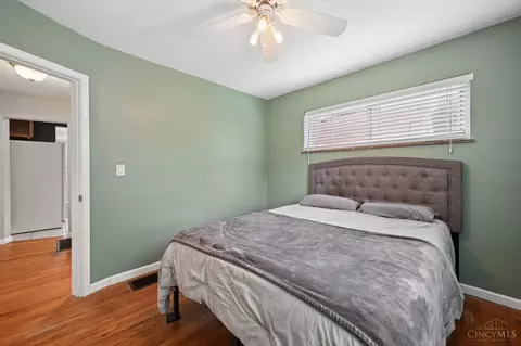 Bedroom - 5032 Willnet Dr, Cincinnati, OH 45238 photo 5 of 11