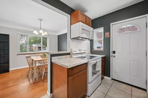 Kitchen - 5032 Willnet Dr, Cincinnati, OH 45238 photo 2 of 4