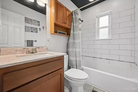 Bath - 5032 Willnet Dr, Cincinnati, OH 45238 photo 1 of 1