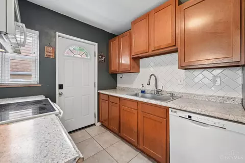 Kitchen - 5032 Willnet Dr, Cincinnati, OH 45238 photo 1 of 4