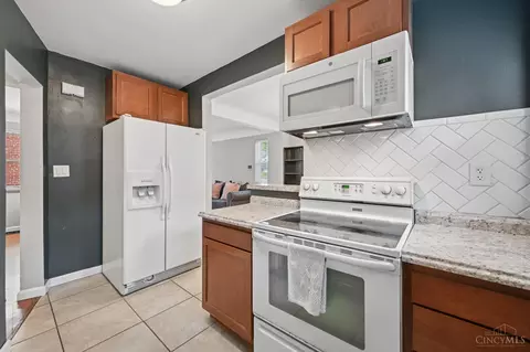 Kitchen - 5032 Willnet Dr, Cincinnati, OH 45238 photo 4 of 4
