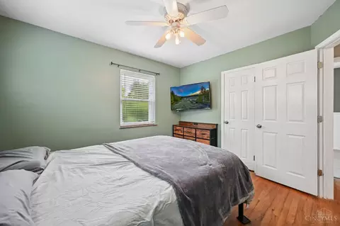 Bedroom - 5032 Willnet Dr, Cincinnati, OH 45238 photo 6 of 11