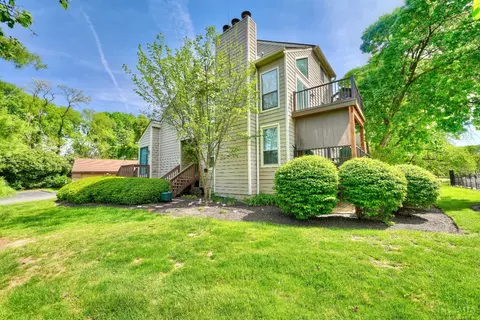 9450 Hunters Creek Dr, Blue Ash, OH 45242