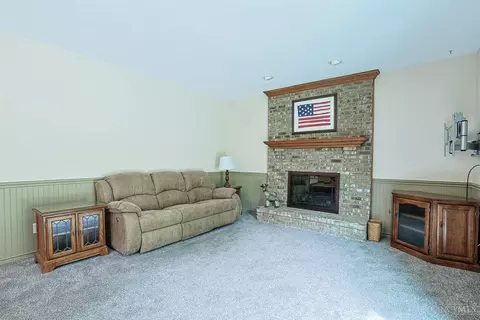 Living - 4388 Simca Ln, Cincinnati, OH 45211 photo 4 of 5