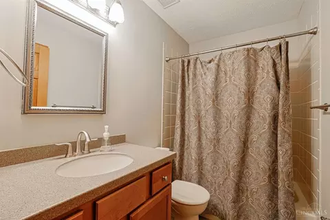Bath - 4388 Simca Ln, Cincinnati, OH 45211 photo 3 of 3