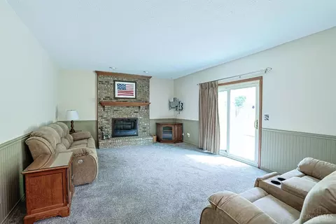 Living - 4388 Simca Ln, Cincinnati, OH 45211 photo 3 of 5