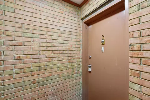 Entry Way - 4808 Chalet Dr, Saint Bernard, OH 45217 photo 3 of 5