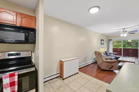 Kitchen - 4808 Chalet Dr, Saint Bernard, OH 45217 photo 2 of 5