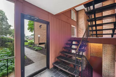 Entry Way - 4808 Chalet Dr, Saint Bernard, OH 45217 photo 1 of 5