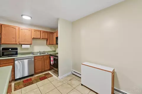 Kitchen - 4808 Chalet Dr, Saint Bernard, OH 45217 photo 4 of 5