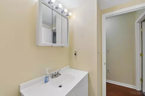 Bath - 4808 Chalet Dr, Saint Bernard, OH 45217 photo 1 of 2