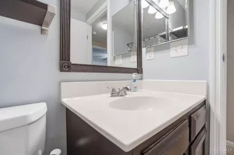 Bath - 4613 Laurel View Dr, Cincinnati, OH 45244 photo 6 of 9