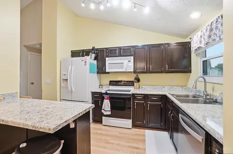 Kitchen - 4613 Laurel View Dr, Cincinnati, OH 45244 photo 1 of 4