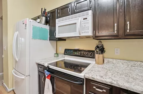 Kitchen - 4613 Laurel View Dr, Cincinnati, OH 45244 photo 3 of 4