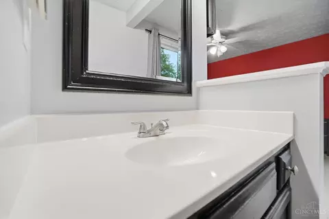 Bath - 4613 Laurel View Dr, Cincinnati, OH 45244 photo 2 of 9