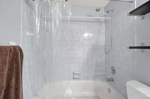 Bath - 4613 Laurel View Dr, Cincinnati, OH 45244 photo 7 of 9