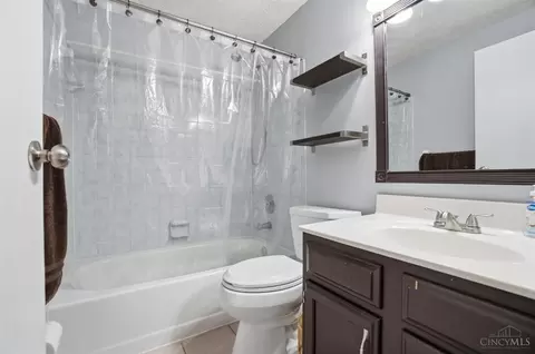 Bath - 4613 Laurel View Dr, Cincinnati, OH 45244 photo 5 of 9