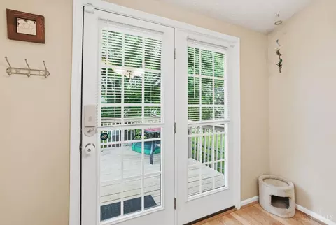 Entry Way - 4613 Laurel View Dr, Cincinnati, OH 45244 photo 4 of 8