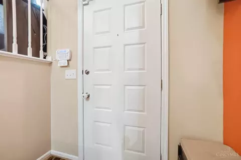 Entry Way - 4613 Laurel View Dr, Cincinnati, OH 45244 photo 2 of 8