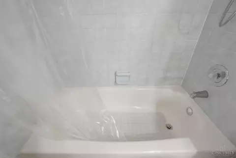 Bath - 4613 Laurel View Dr, Cincinnati, OH 45244 photo 8 of 9