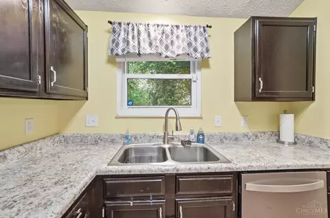 Kitchen - 4613 Laurel View Dr, Cincinnati, OH 45244 photo 4 of 4