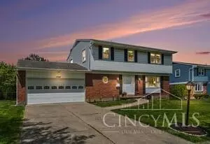 1064 Waycross Rd, Forest Park, OH 45240