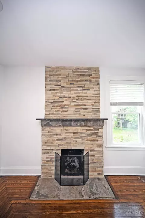Living - 1451 Sutton Ave, Cincinnati, OH 45230 photo 3 of 5