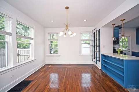 Dining - 1451 Sutton Ave, Cincinnati, OH 45230 photo 1 of 3